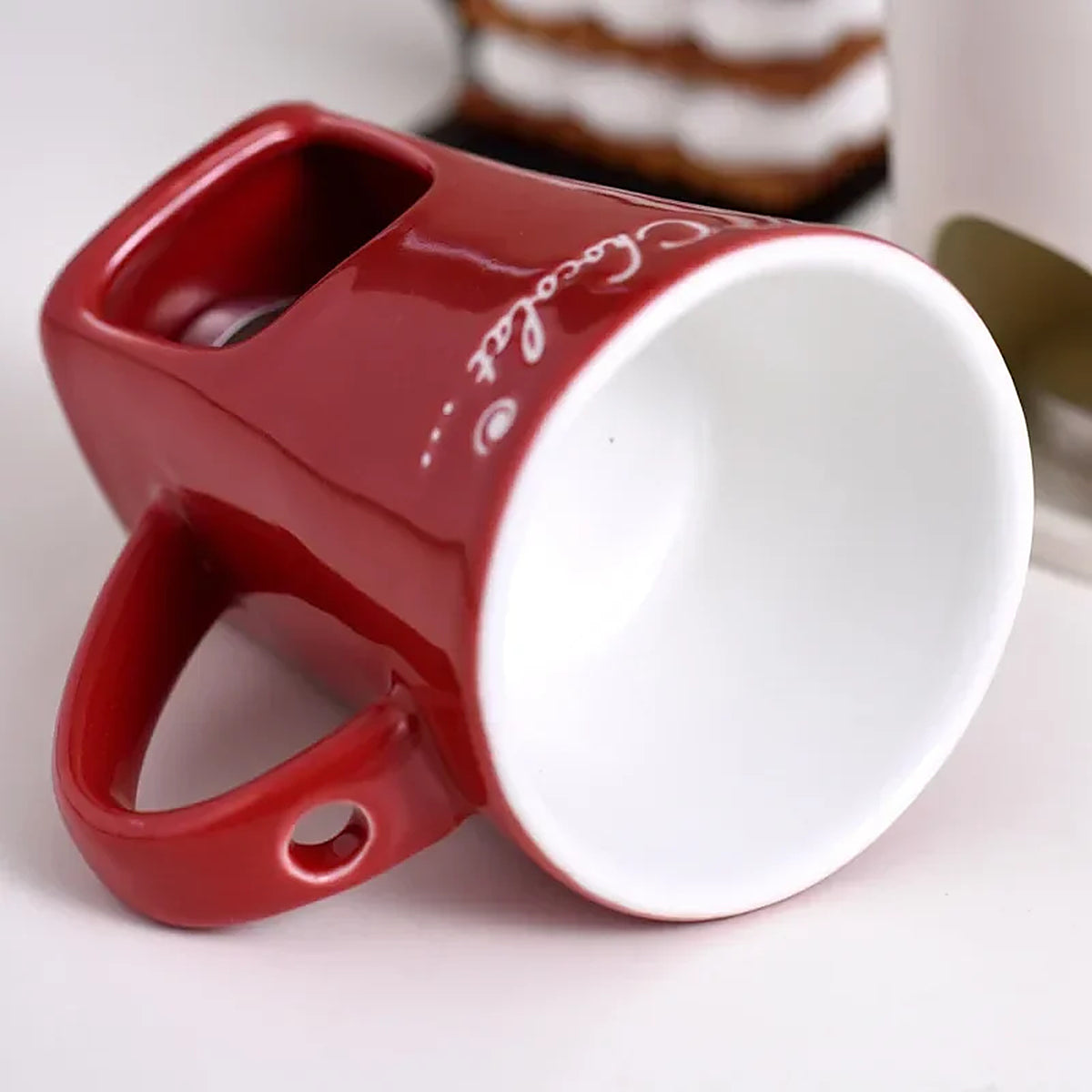Detalle de la taza ChocoCoco roja